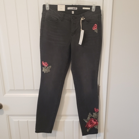 Code Bleu Soho Skinny Leg Mid Rise Jeans NWT Women's Size 8 - Picture 1 of 11
